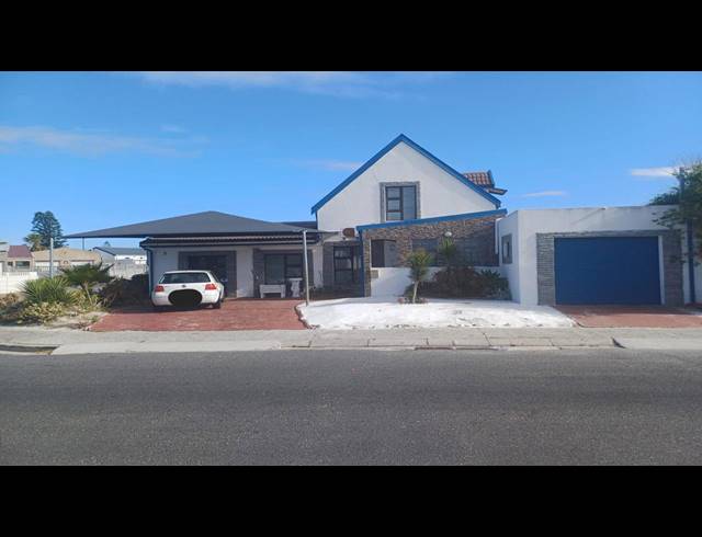 4 BEDROOM FREESTANDING FOR SALE IN MITCHELLS PLAIN CENTRAL